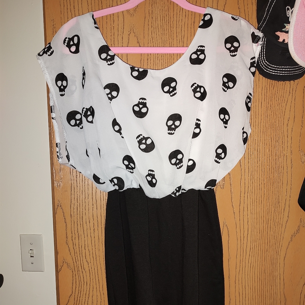 Pine brand Skull dress size medium